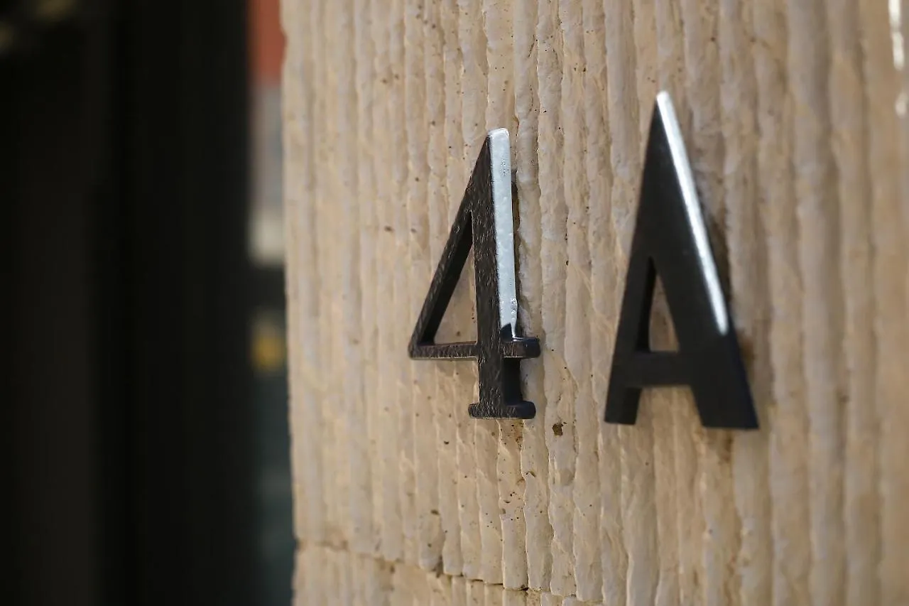 New Lisbon Downtown Houses-4A Апартаменты